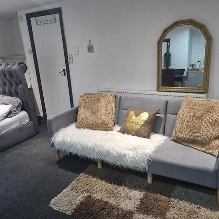 Apartmán A Cosy Deluxe Size Studio With Queen Size And Sofa Bed Leeds  Exteriér fotografie