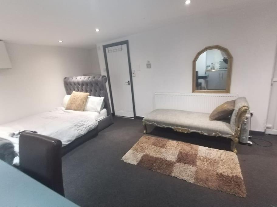 Apartmán A Cosy Deluxe Size Studio With Queen Size And Sofa Bed Leeds  Exteriér fotografie