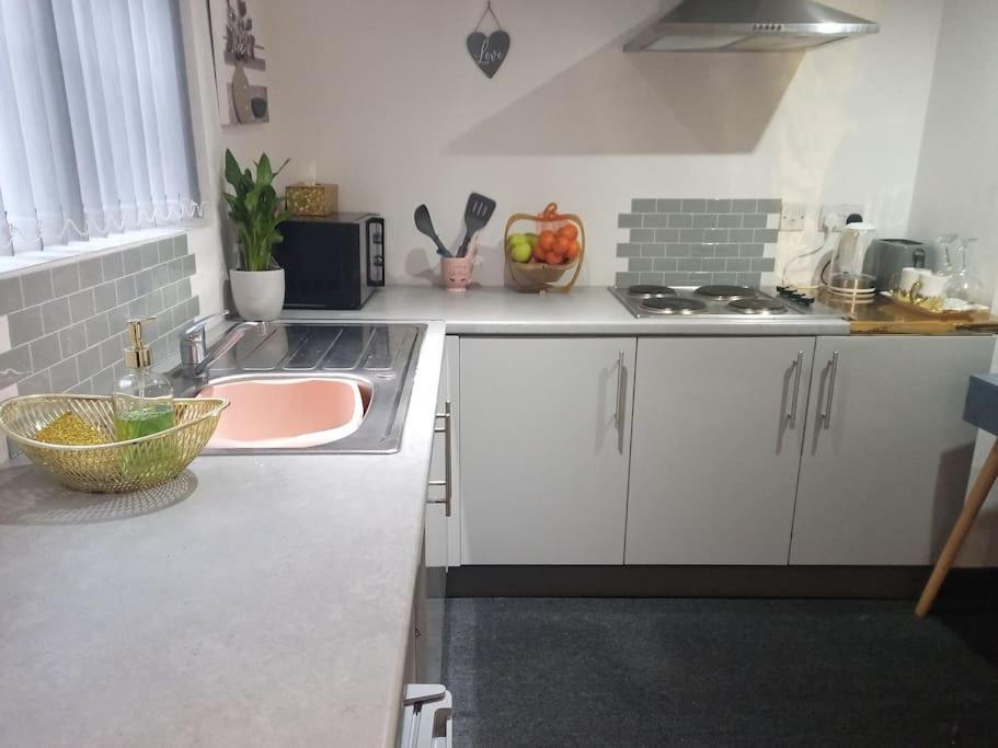 Apartmán A Cosy Deluxe Size Studio With Queen Size And Sofa Bed Leeds  Exteriér fotografie