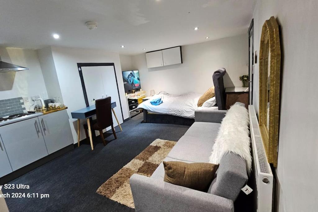 Apartmán A Cosy Deluxe Size Studio With Queen Size And Sofa Bed Leeds  Exteriér fotografie