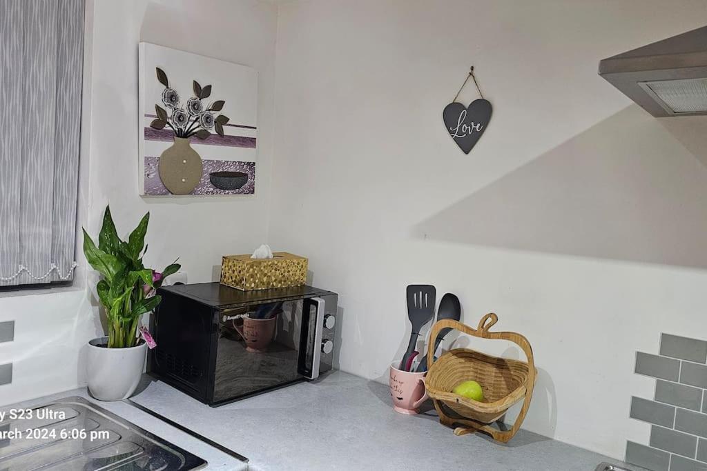 Apartmán A Cosy Deluxe Size Studio With Queen Size And Sofa Bed Leeds  Exteriér fotografie