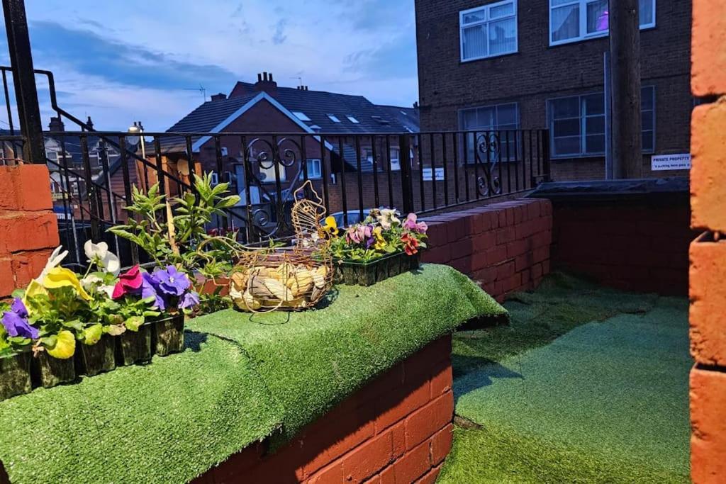 Apartmán A Cosy Deluxe Size Studio With Queen Size And Sofa Bed Leeds  Exteriér fotografie